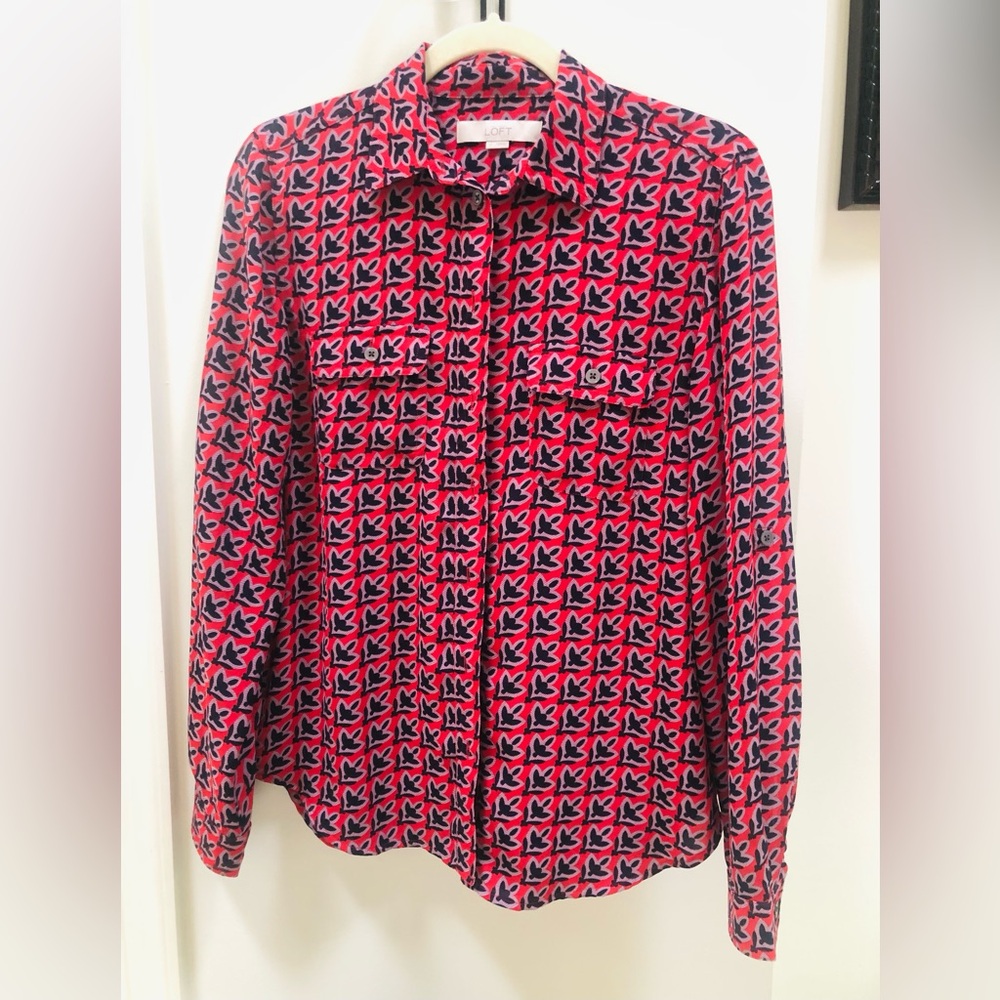 LOFT Ann Taylor Button Down, Classy, Silk Like Blouse. Excellent Condition
